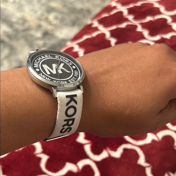 Michael Kors Blue Dial Silver Bracelet Watch - Picture 3 of 5